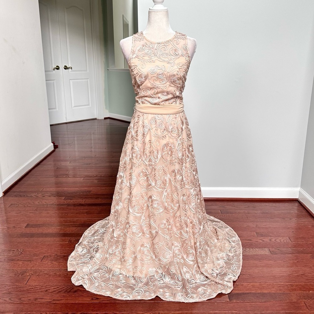 Tahari Arthur S Levine Beige Unique Swirl Pattern High Neck Elegant Gown Dress